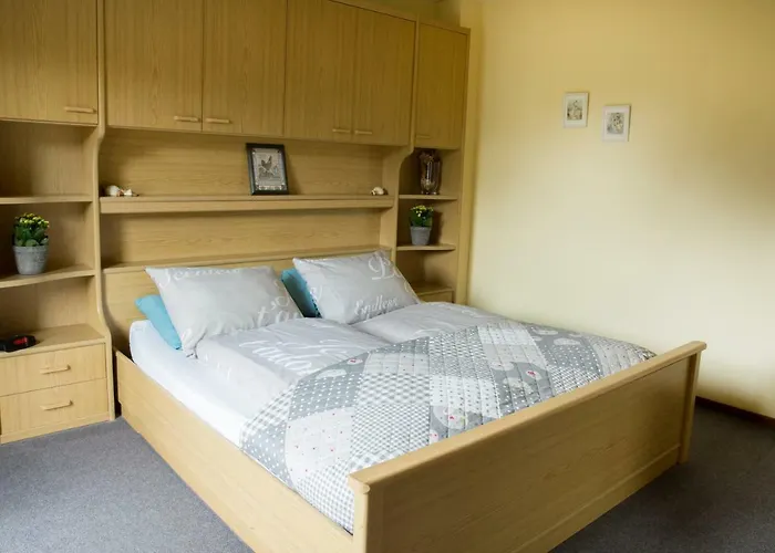 Schuttershuuske * مارخْراتين